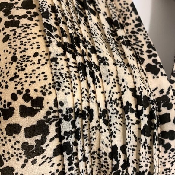 H&M, dress, sleeveless, open neck, button down, midi, ruffle front, tie waist - Picture 3 of 12